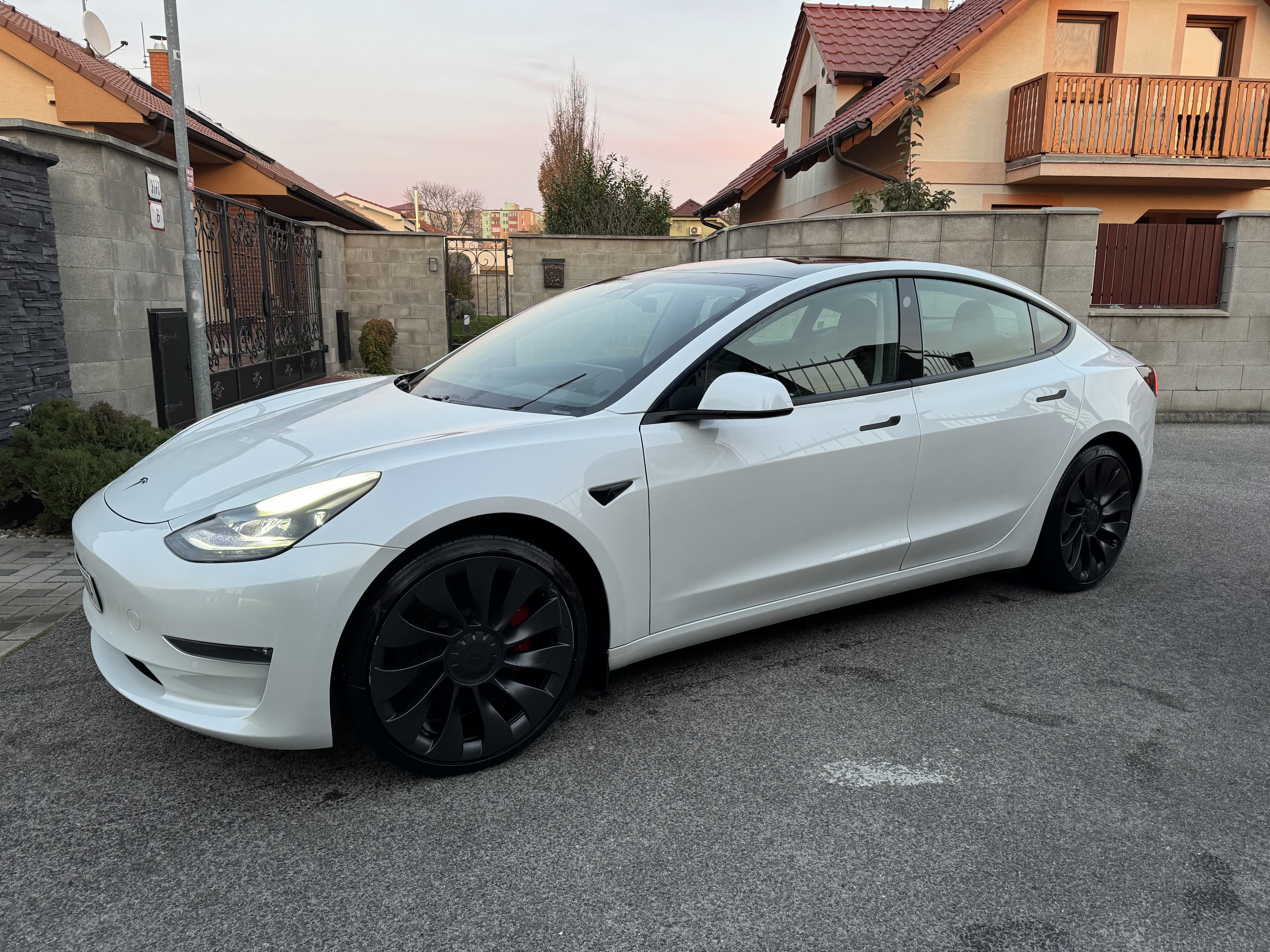 TESLA Model 3 PERFORMANCE Facelift